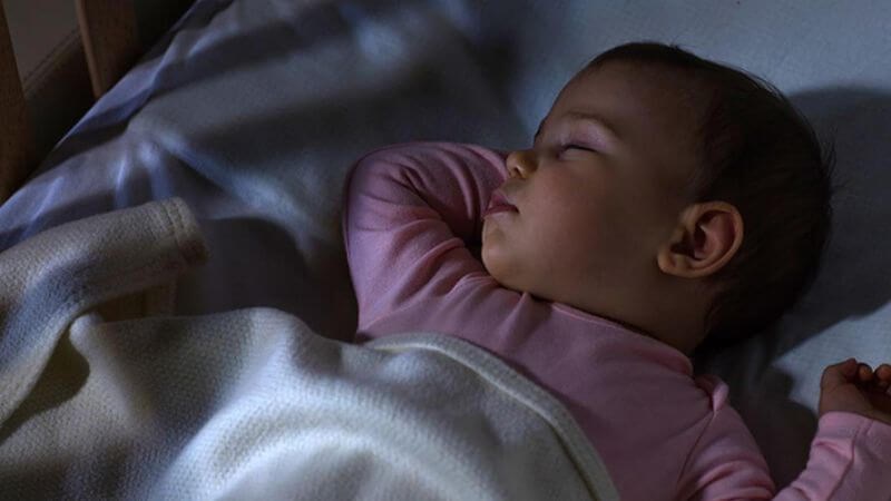 Mẹo giúp trẻ sơ sinh ngủ ngon vào ban đêm 