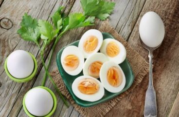Luộc trứng gà bao nhiêu phút? Bí quyết canh thời gian chuẩn ngon